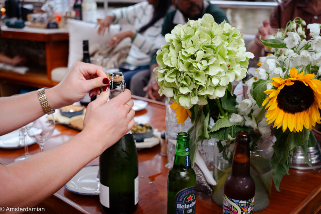 Open bar drinks on board an Amsterdam canal cruise